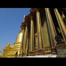 Phra Mondop, dahinter der Phra Sri Rattana Chedi